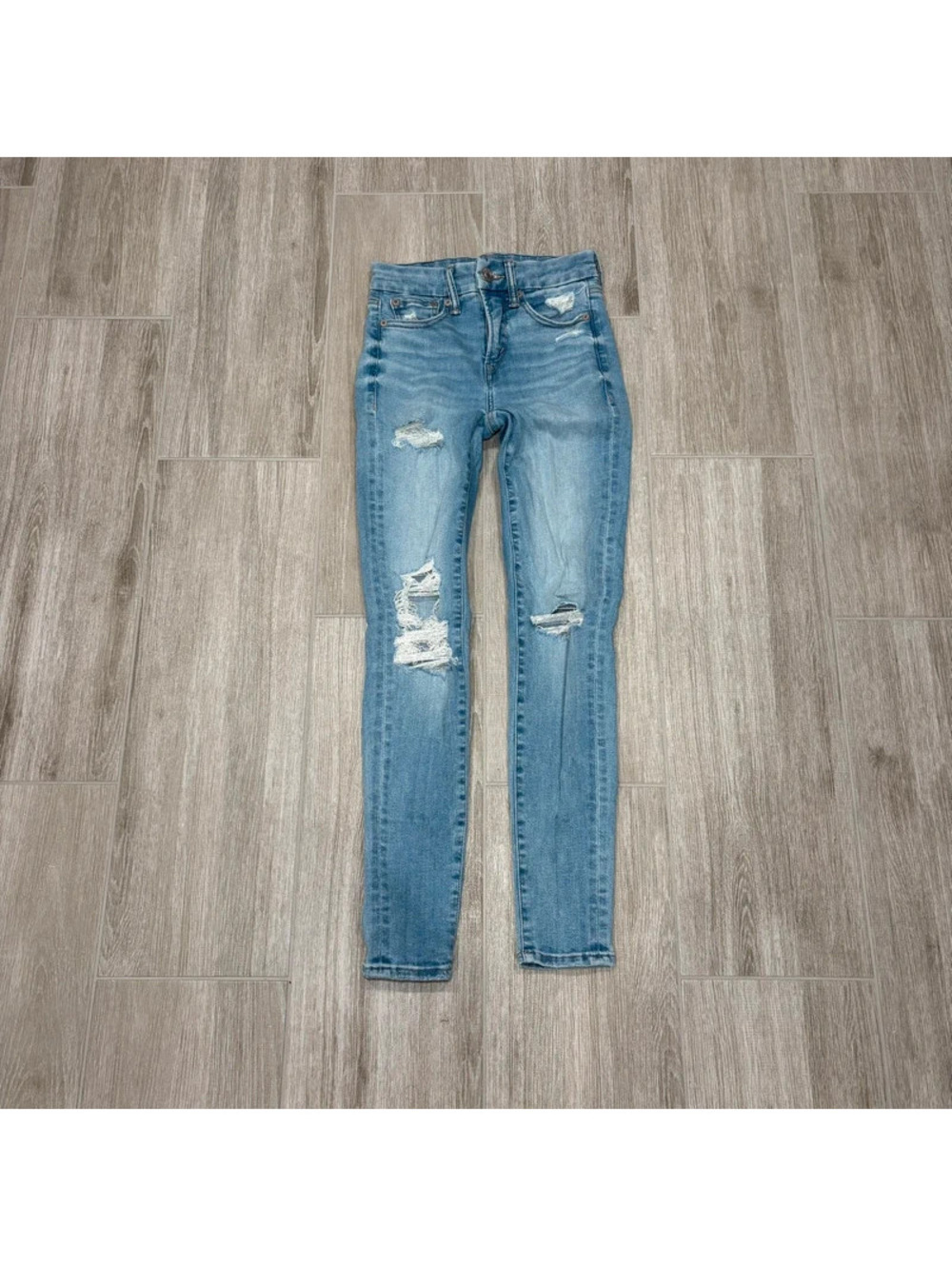 Women’s American Eagle distressed 00 short jeans